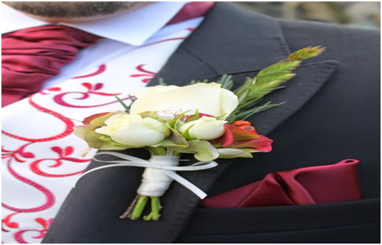 Check-the-positioning-of-your-boutonniere-before-leaving